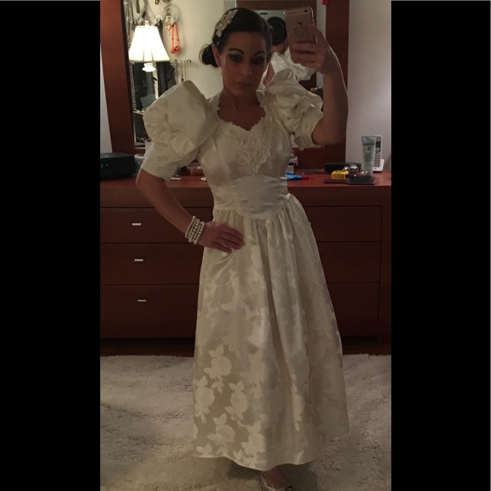 Halloween dress size 4. 80’s prom/80’s wedding